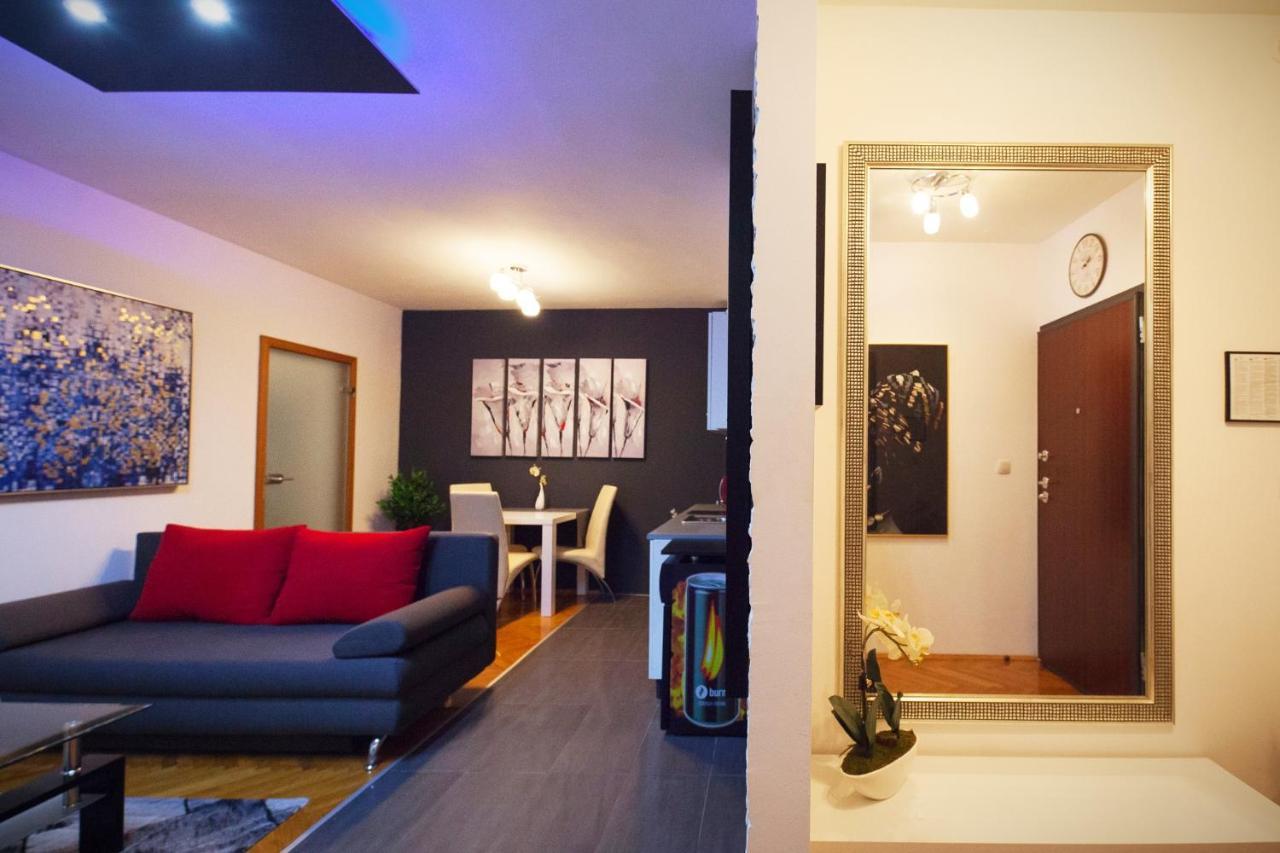Apartman Aurelius - Private Parking Όσιγιεκ Εξωτερικό φωτογραφία